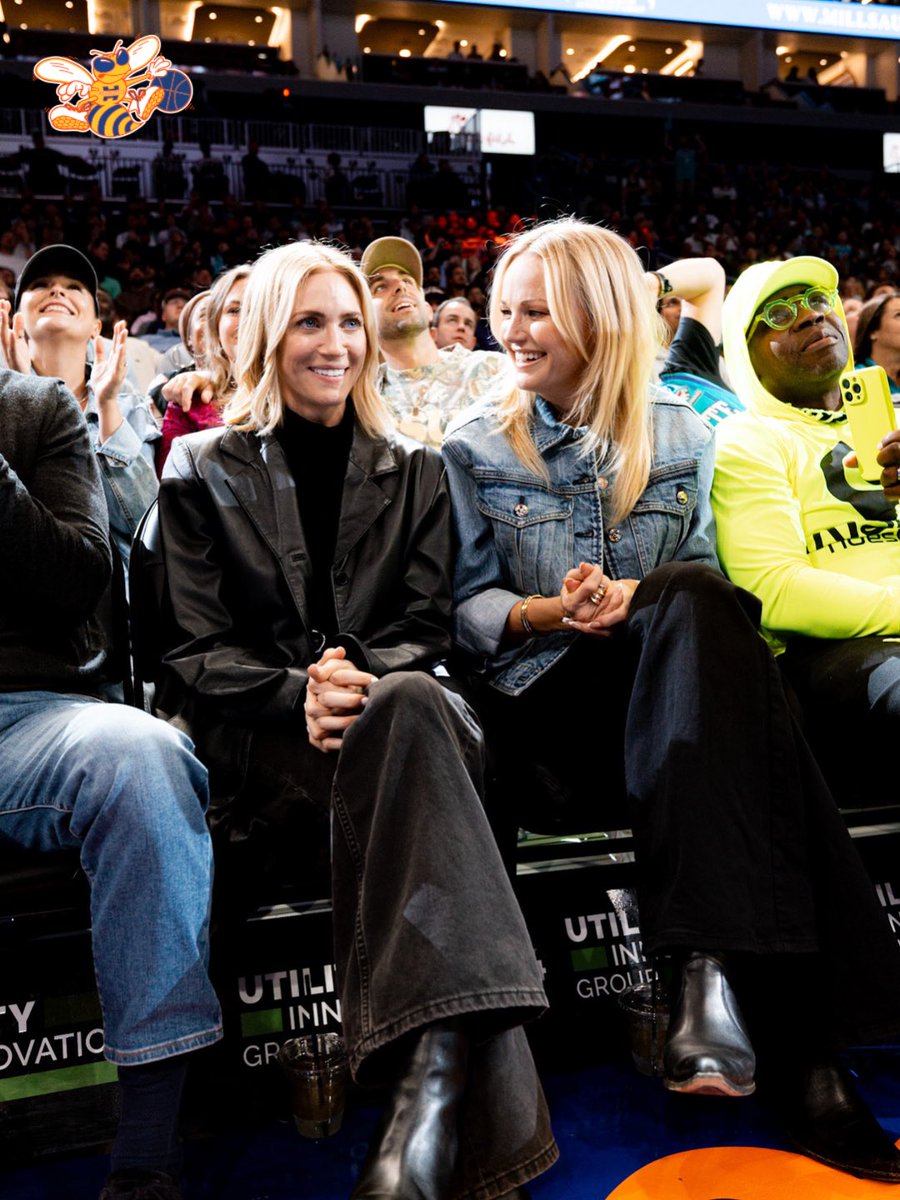 hornets's tweet photo. our fav hunting wives duo: Brittany Snow &amp; Malin Akerman ⭐️🩵 https://t.co/xLBx3qGEar