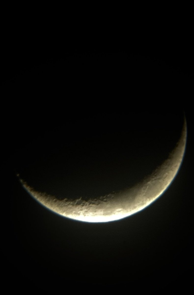 CalgaryRASC's tweet photo. Tonight’s waxing crescent #Moon. #astronomy https://t.co/J1mBql4Vje