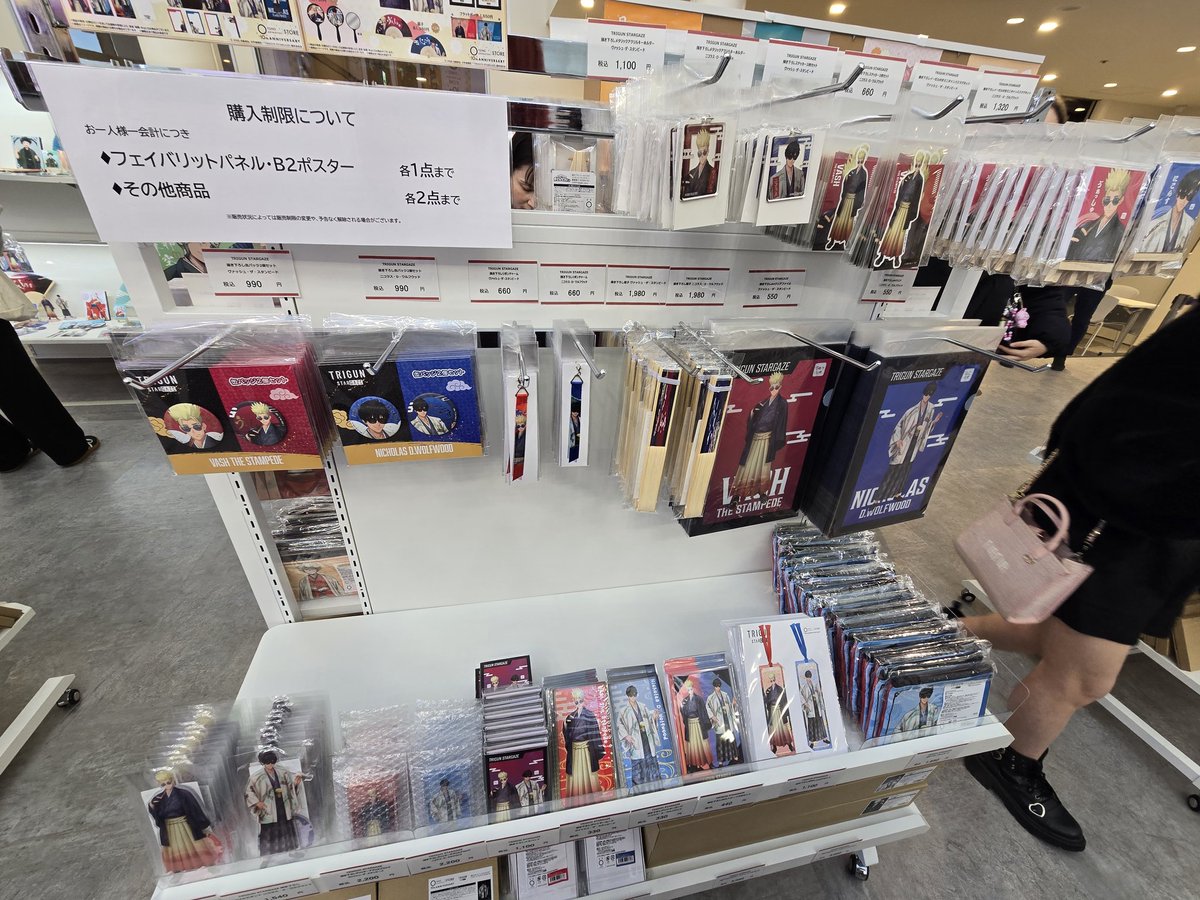 マルイファミリー溝口のTOHO ANIMATION STORE 10thポップアップショップに行ってきました！！ 意外と広くて、等身大スタンディもたくさんありました❤️ #TRIGUNSTARGAZE のグッズが素敵でたくさん買ってしまいました!! 🥹
#trigun