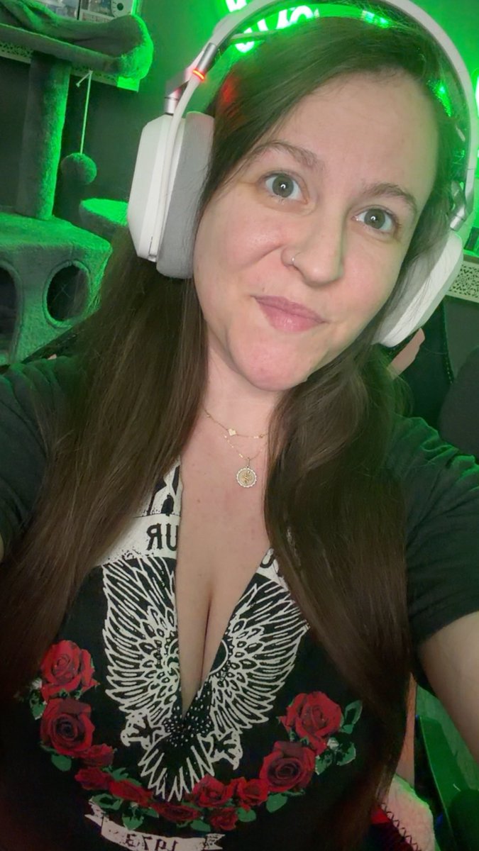 HEY GUYS!!  🍑 

WE ARE LIVE ON TWITCH!!

With #ArcRaiders 🖤 

twitch.tv/MamaTwistedttv

Come hang out with us!
     #streamer #twitch 👀