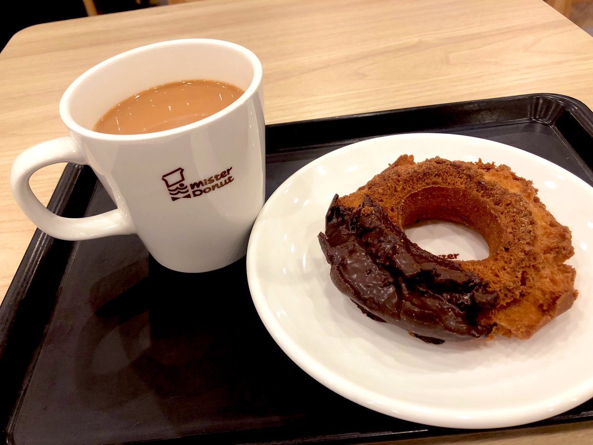 Rocheでラスト一食ガパオをいただけたラッキー。目玉ダブルやで。マヅラには間に合わずミスタードーナツタイム。謎の別オーダーに挑む我ら。そしじの土鍋深夜定食食べようとも話してたけど今度22時半北新地集合することにして解散した。いやまた家で会うけど。