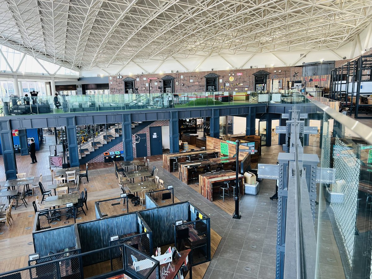 nabeanabe's tweet image. おはようございマッスル💪🏽海浜幕張は朝からいい天気☀️母校・神田外語大学のホームカミングデーこの後13時30分から8号館で開催❗️卒業10・20・30周年祝賀会の今回は1900人が来場予定😳KUIS8でお会いしましょう❗️お気をつけてお越しください
kandagaigo.ac.jp/kuis/alumni/bl…
#神田外大 #神田外語大学同窓会 #KUIS