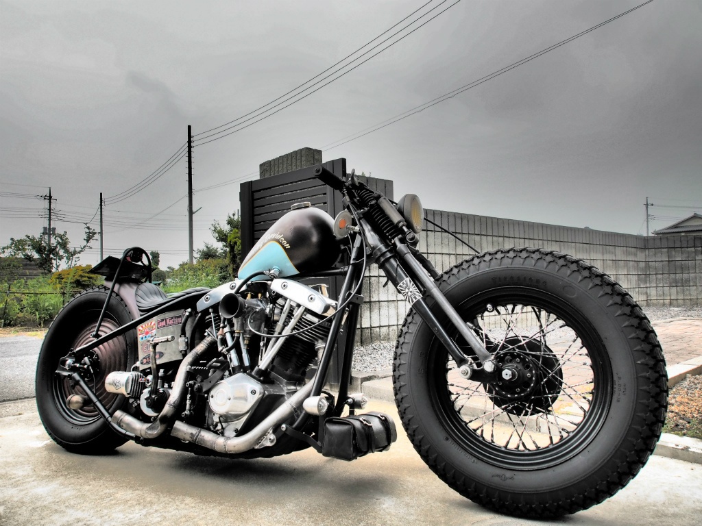 Moto_History's tweet photo. This old school springer bobber looks back to the "cut down" Harley Davidso's of the early 1950s. #harleydavidson #bobbermotorcycles #custommotorcycles #motorcyclelifestyle #classiccustoms #motorcyclelifestyle #bikerlifestyle https://t.co/oeaea4ONxz