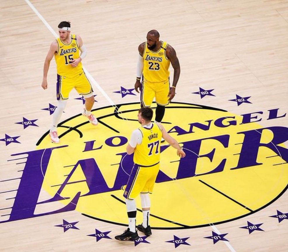 LakerswoodHK's tweet photo. Lakers lead 85–77 midway through the 3rd 👀
Luka Dončić: 22 PTS, 8 AST
Austin Reaves: 22 PTS
Kawhi Leonard: 23 PTS
Big names showing out tonight 😤
#NBA #Lakers #Clippers #NBATwitter #NBAGames https://t.co/mp7Ip3APYD