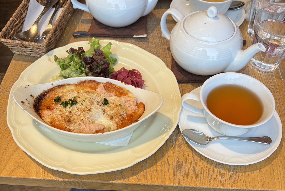 今日のランチ😊❣️

#ランチ
#ドリア
#紅茶🫖
#ストロベリーダージリンティー🫖
#ダージリン
#アフタヌーンティー