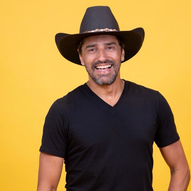 EuJoaoVitorGM's tweet photo. 🚨PESQUISA: Suposta paredão , quem você votaria para ELIMINAR ?  #BBB26 

♥️• COWBOY      
🔄• MILENA https://t.co/iXh6FANVHK