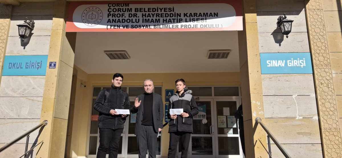 corumhkara2914's tweet photo. 🇹🇷 Cuma Günleri bizim için  ödül.
🇹🇷 Hafta içi okulumuzda yapılan süreç belirleme sınavında 🏆 7.SINIFLARDA İL BİRİNCİSİ 🏆
Muhammed Emir SARSIK'a ve “İlahi Vahyin İzinde Meal Okuma Projesi”dereceye giren gençlerimize hediyeleri verildi. 🇹🇷 🌙 HARİKASINIZ GENÇLER 🌙  🇹🇷 https://t.co/n0BikslfcM