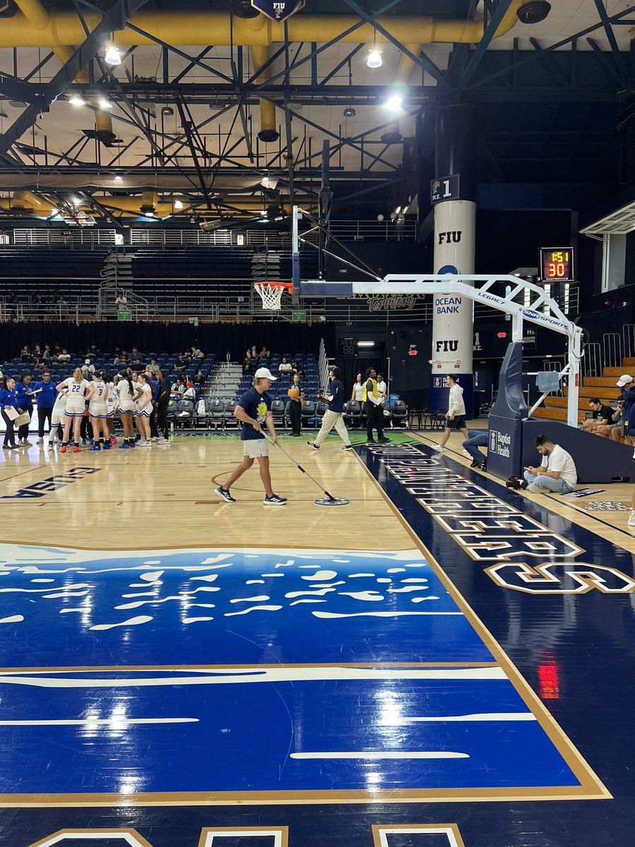 FIUSRM's tweet photo. Shoutout to Dr. Smith's class for going beyond the classroom and making their mark at a FIU Women's Basketball game!
A huge thank you to Mr. Aaron Gutierrez  Guiterrez who made this possible for creating opportunities that take learning off the page and onto the court. https://t.co/P6dzNtryk3