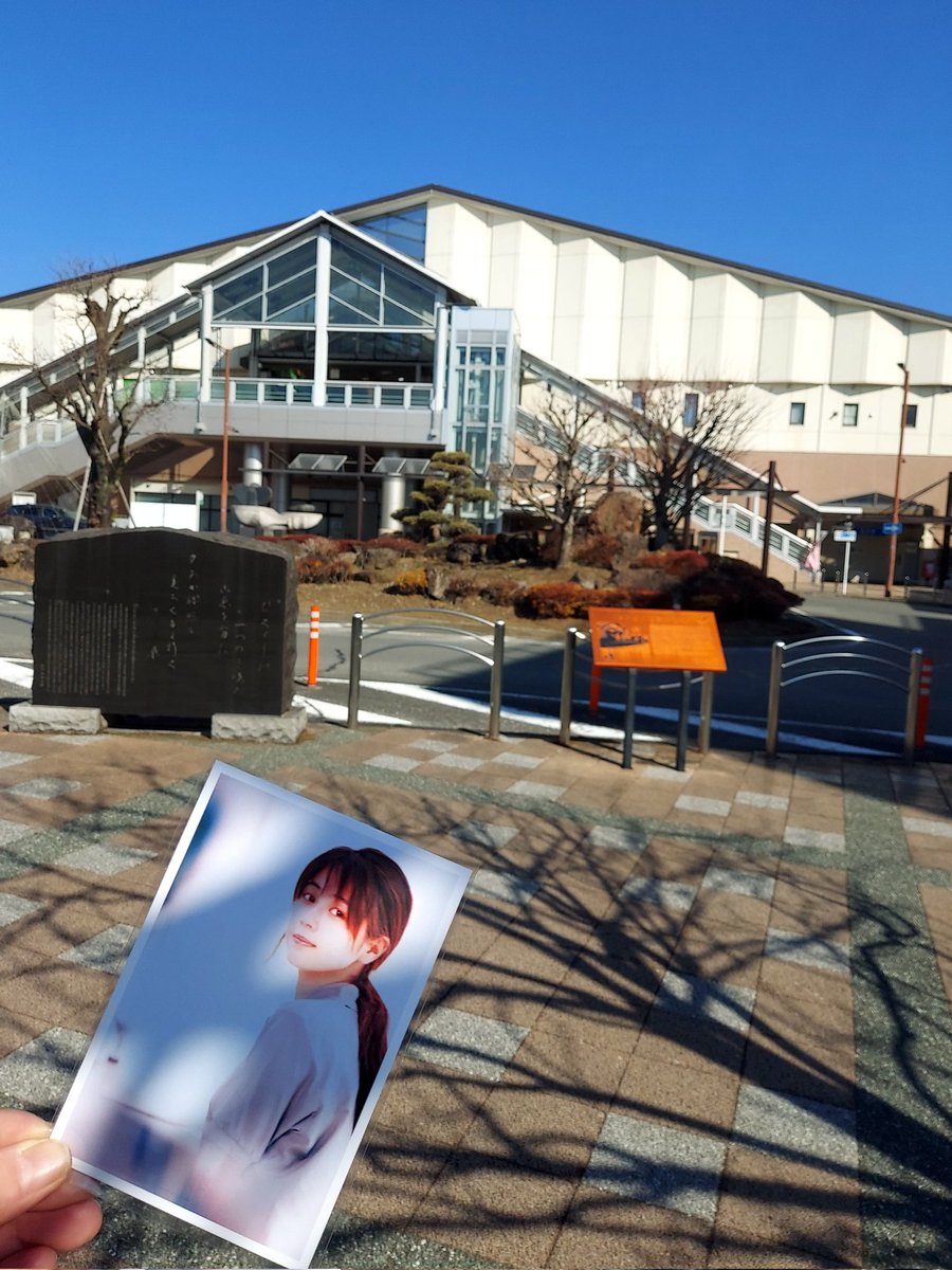 渋沢駅に設置されている 「ZARD駅メロ記念プレート」 北口は「負けない