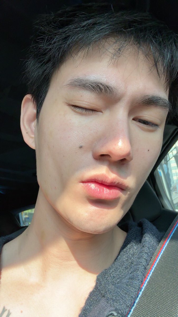 เช้าๆแบบนี้น้องเพวไปหนายน้อ น่ารักจัง ตาหนูม่ายสู้แดด