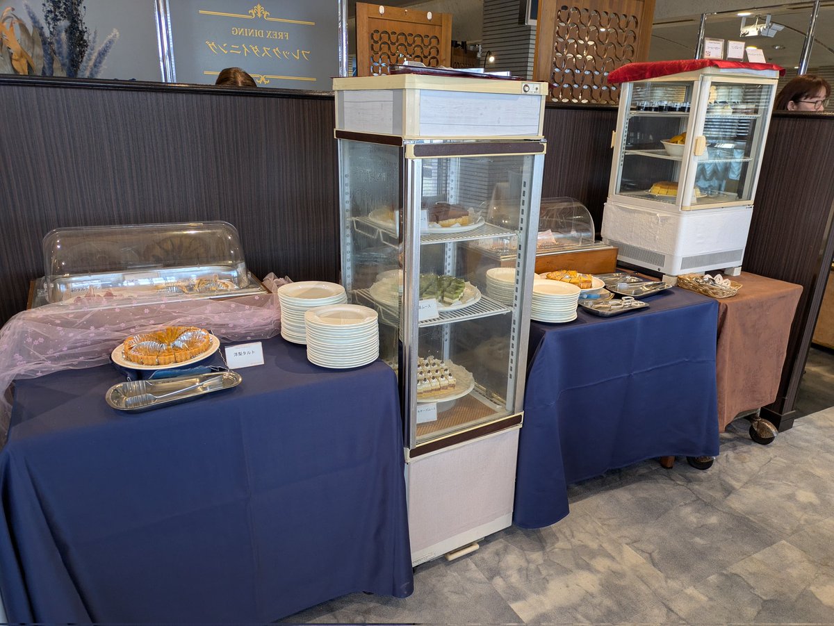 frexfront's tweet photo. 本日から3日間ランチ＆スイーツビュッフェ開催中です✨
通常営業もしております😊
ご来店お待ちしております！
#フレックスホテル　#ランチアンドスイーツ　#トレンディティラミス https://t.co/h0m36nHmOW