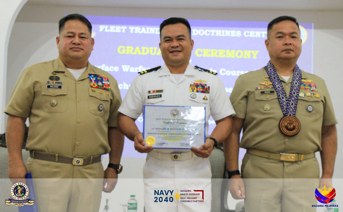 PhilFleet's tweet photo. Fleet Holds Joint Graduation Ceremony for Surface Warfare and Watchstander Courses

Read More here:
https://t.co/xBYbpqCRFI

#PhilFleetVanguardofOurSeas
#ProtectingtheSeasSecuringOurFuture
#ModernMultiDomainSelfReliantCrediblePartner
#AFPyoucanTRUST
#SundaloSalamatSaSerbisyo https://t.co/GI3pR2DOfh