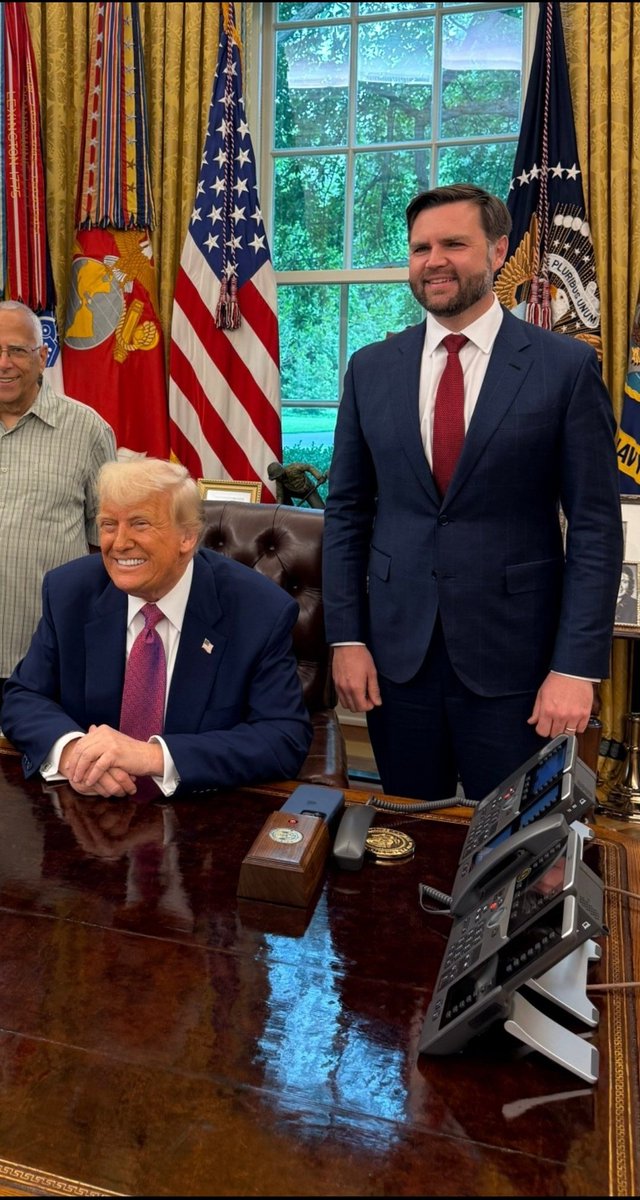 SUBRATA30016572's tweet photo. Drop a❤🇺🇸, if you Trust these two gentlemen!! https://t.co/gbCoGo4GhL