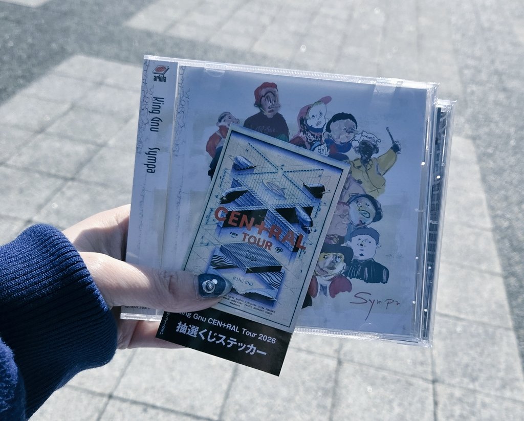 サイン入りポスターは当たらず！ ステッカー可愛い