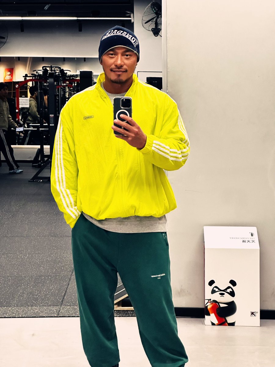 musclemonsterff's tweet photo. 正月初四搞了一個老和尚頭，為師送你上西天。 https://t.co/G91Wjvytoc