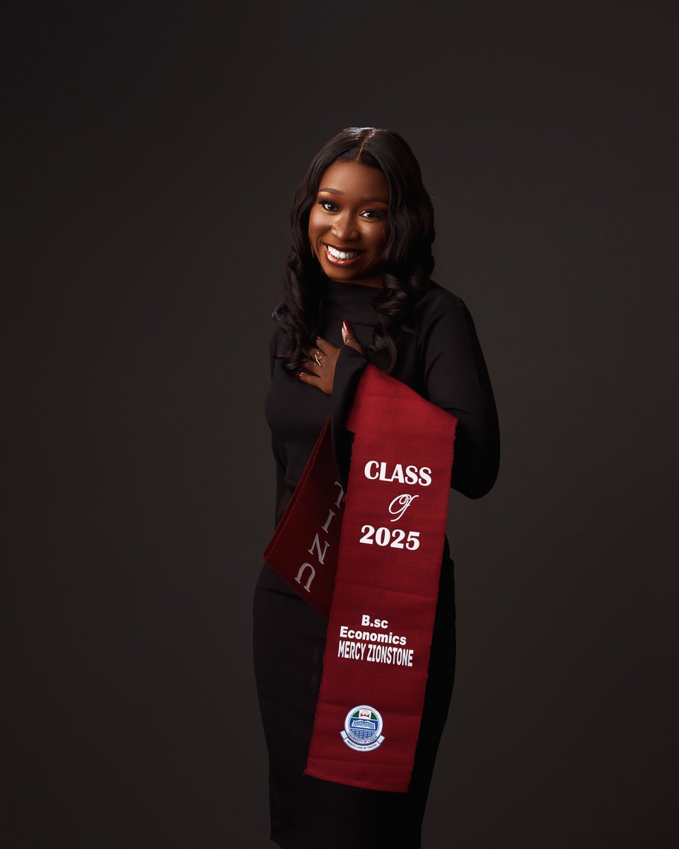 Cutefire01's tweet photo. First in my bloodline to be a BSc. Degree holder in Economics.

First in my bloodline to school in the University of Lagos as well🎉✨. https://t.co/kQuViRXuvk