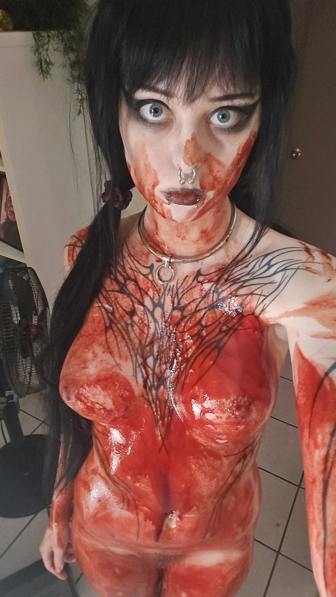 janeivy2002's tweet photo. i just stuck a knife up my pussy

#blood #goth #tattoos https://t.co/Mhj3SwYtz7