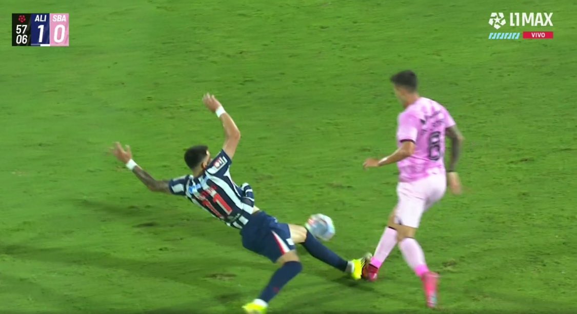Juegue, juegue, todo balón 
La CONAL sigue funcionando y bien aceitadita