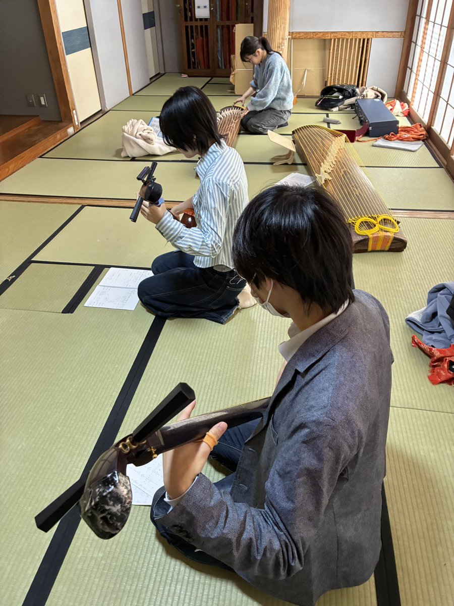 tsukuhou's tweet photo. 私たち筑波大学邦楽部の卒業演奏会まで、あと…2日！
部員達は最後の調整に入っております！
和楽器の音色が響く、特別なひとときをお届けします。
皆さまのご来場を心よりお待ちしております！

2月23日（月・祝）ノバ小ホール
開場13:30／開演14:00
#筑波大学 #筑波大邦楽部 #和楽器 https://t.co/8rSLJKJuP4