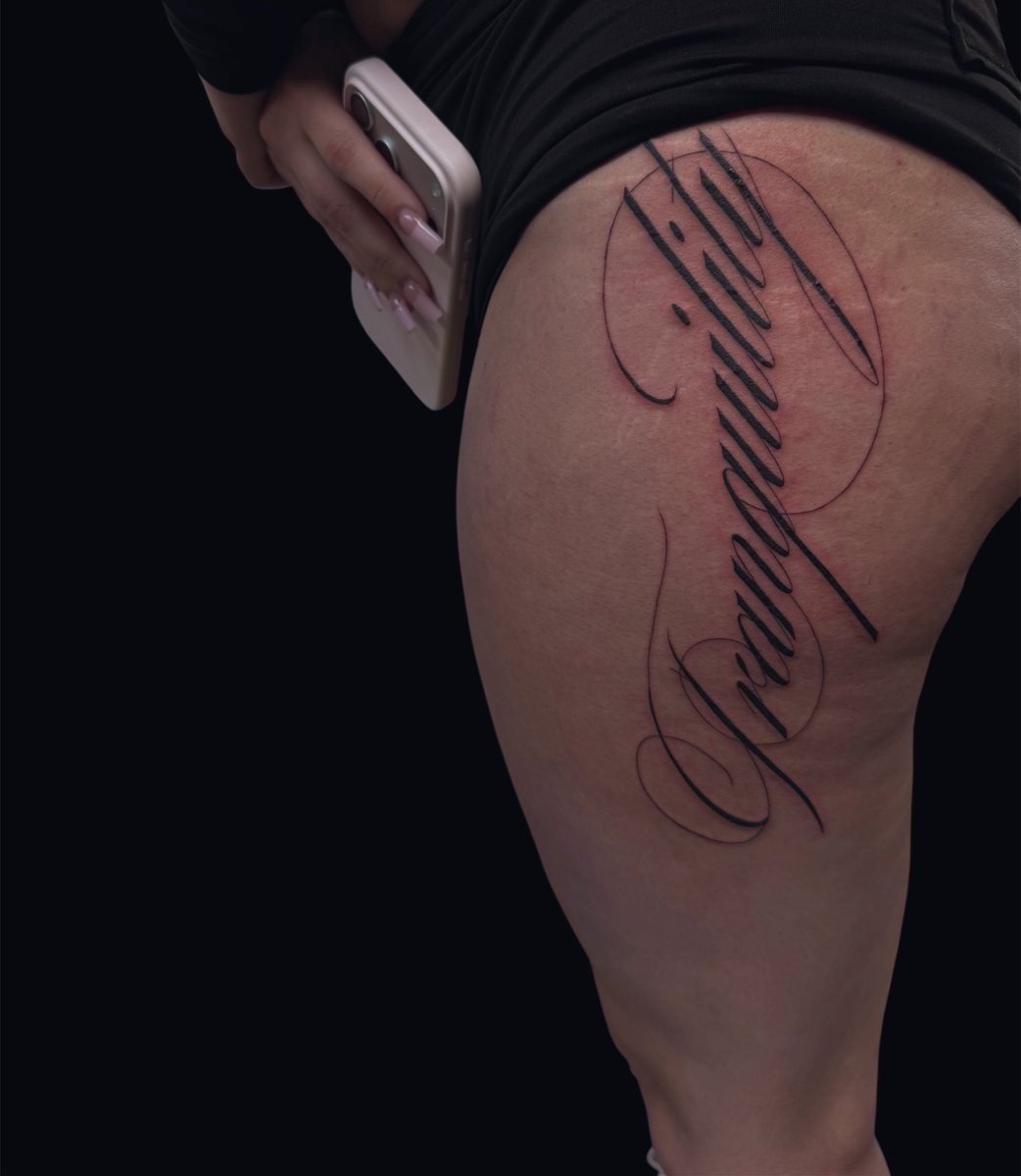 Gabriellag_23's tweet image. Check out this script tattoo I did the other day! ✍🏻

#script #legtattoo #tattoos #az