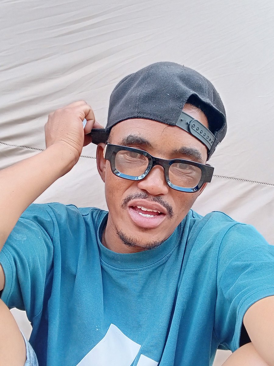 SteenaB2's tweet photo. @ChrisExcel102 Hence ain't got no Medy (girlfriend) can't afford mjolo eish so yeah #BHH Boy Haanang Haanang #BHK Boy Haana Kgarebe. https://t.co/R8Ewncbvwm
