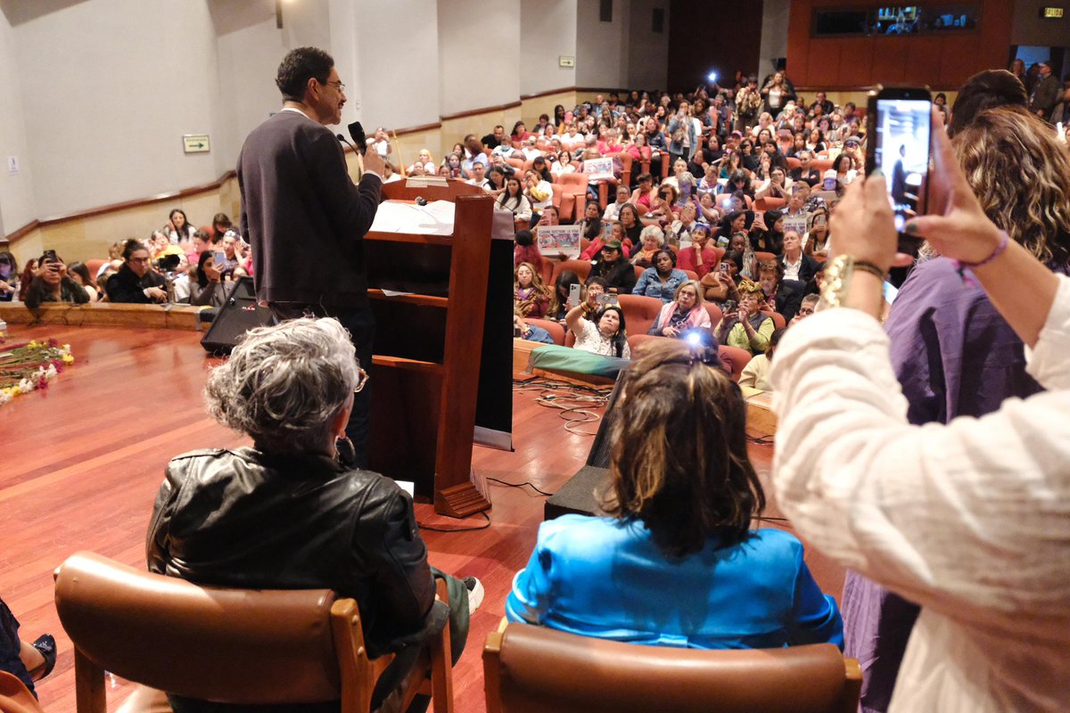 IvanCepedaCast's tweet photo. ¡GRACIAS A LAS ORGANIZACIONES DE MUJERES! https://t.co/DCPv08ZvtY