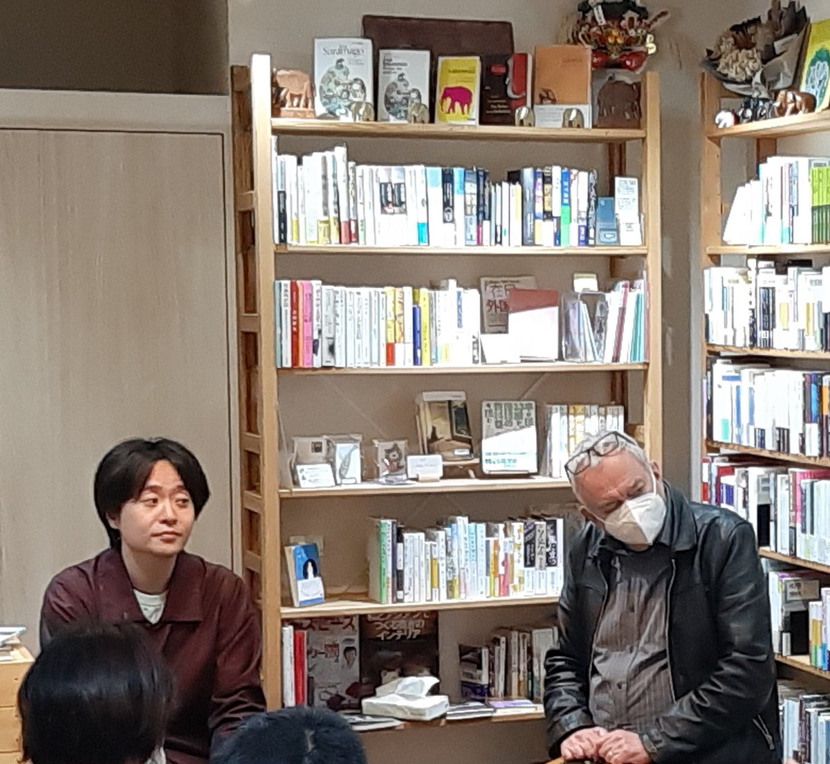 トム・ギル著『毎日あほうだんす　横浜寿町の日雇い哲学者 西川紀光の世界』（キョートット出版）。

著者ギルさんと、本書をもとにTVドキュメンタリーを作った作道雄さんとのトーク、素晴らしい場になりました！

作道さん曰く「なんて誠実な本なんだ」。