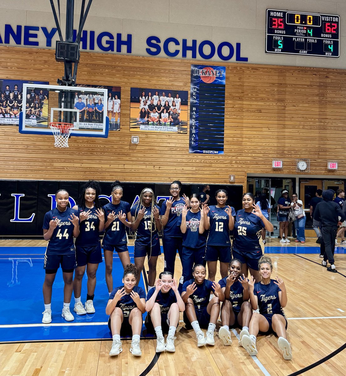kristen_brady3's tweet photo. AREA CHAMPS!!! 👏🏼👏🏼👏🏼
These girls left it ALL on the court tonight!! 💯 @KC_WomensBball is on FIRE! 🔥🔥 Let’s keep it moving, ladies! See you in ROUND 3!! #KCFamily @KleinISDAth @KCtigerathletic @KleinISD https://t.co/pE6LZVKCnw