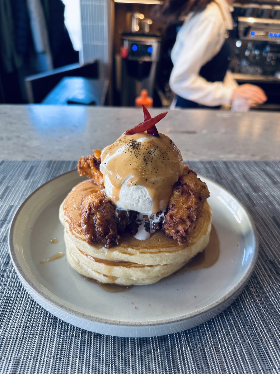 YukariSakamoto's tweet photo. Fried chicken buttermilk pancakes with Scotch whiskey butterscotch sauce. Only at #Kyoto #Kacto.
#foodsaketokyo #foodsakekyoto #Japan https://t.co/C8vpP9t3uy