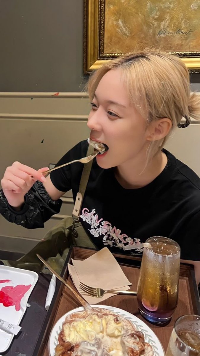 nyuicoii's tweet photo. – On The Wings Of Love || #Winrina #JiminJeong au

Maeve was dragged by her friends to go visit a newly opened café as a way to distract her from her ex. Unexpectedly, she gets proposed to by Nicole inside the café for free chicken wings. https://t.co/L2VkSGNskh