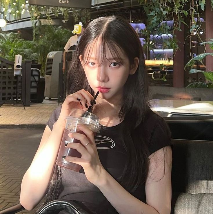 nyuicoii's tweet photo. – On The Wings Of Love || #Winrina #JiminJeong au

Maeve was dragged by her friends to go visit a newly opened café as a way to distract her from her ex. Unexpectedly, she gets proposed to by Nicole inside the café for free chicken wings. https://t.co/L2VkSGNskh