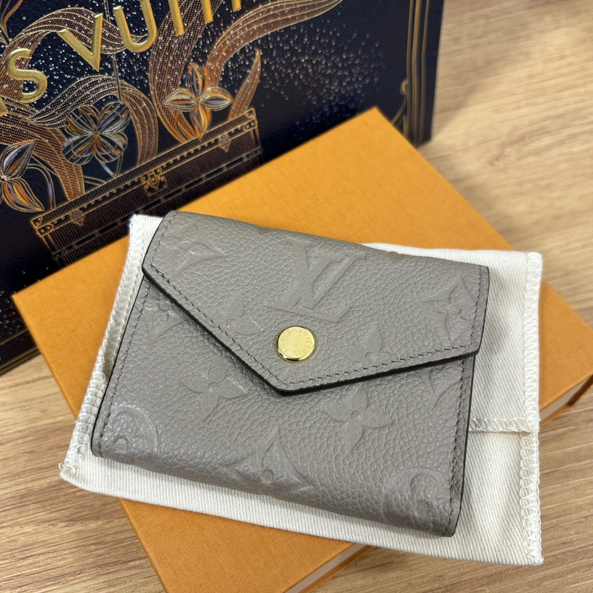 ルイヴィトン財布 ポルトフォイユ ゾエ お札 ルイヴィトン 