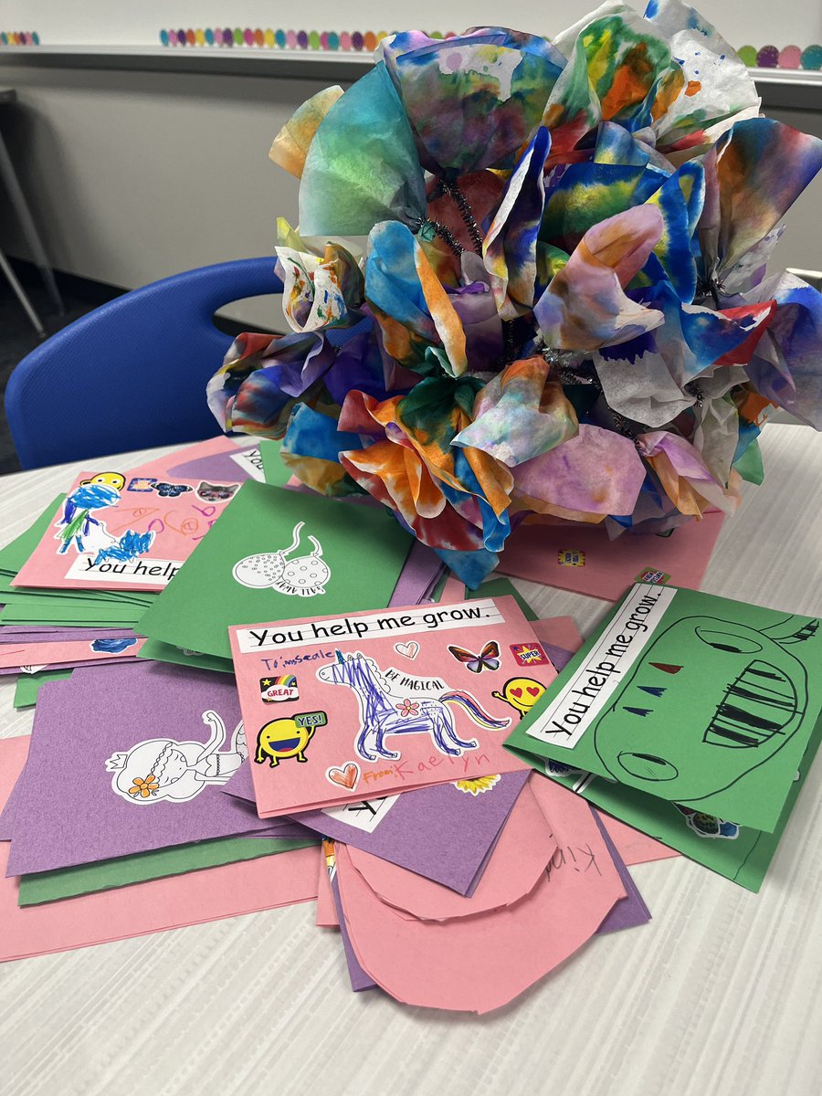 TurnerAggie's tweet photo. 💛 Families learned practical communication strategies from our amazing speech pathologists while our students spread joy by creating kindness cards and paper flowers for staff.

When school and home partner together, everyone grows. 🌼

#WeAreLowery @CyFairISD https://t.co/tmkscqQmBG