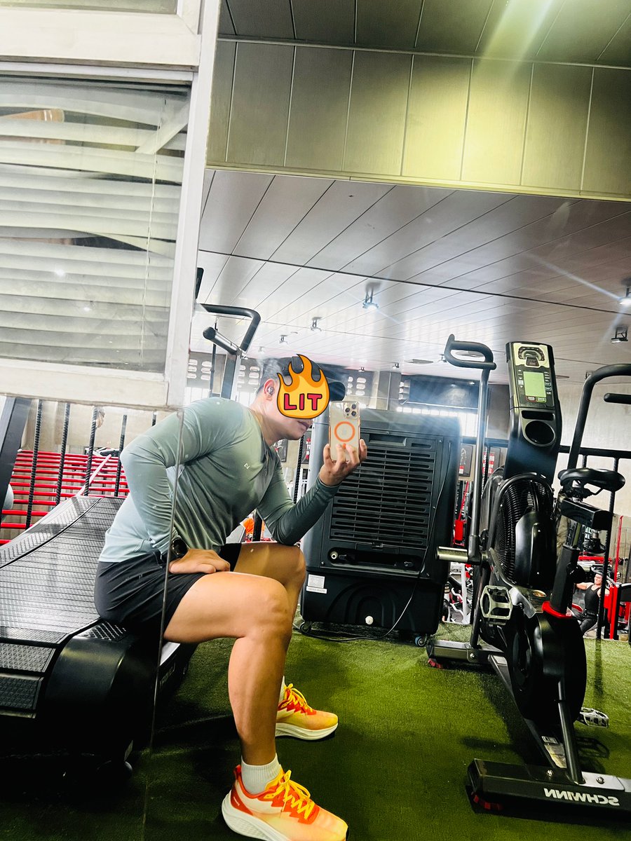 𝗝 𝗛 𝗔 𝗬 • 𝗪 𝗔 𝗟 𝗞 𝗘 𝗥  tweet media