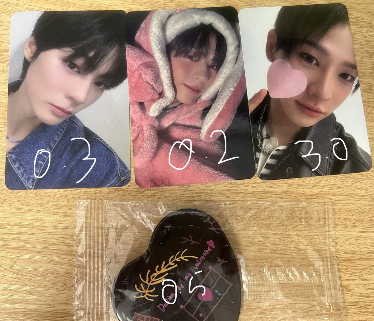 QII006's tweet photo. 파우 포카 양도합니다

반택, 택배만 가능
https://t.co/aOSxxoybG8

POW 현빈 홍 요치 정빈 동연 HYUNBIN DONGYEON JUNGBIN HONG YORCH 버스킹 세트 스포일러 스테이지 공방포카 set 발렌타인 토끼담요 블드미 보이프렌드 미개봉 앨범 싸폴 싸인 뱃지 sell all https://t.co/cHL5VSo35p