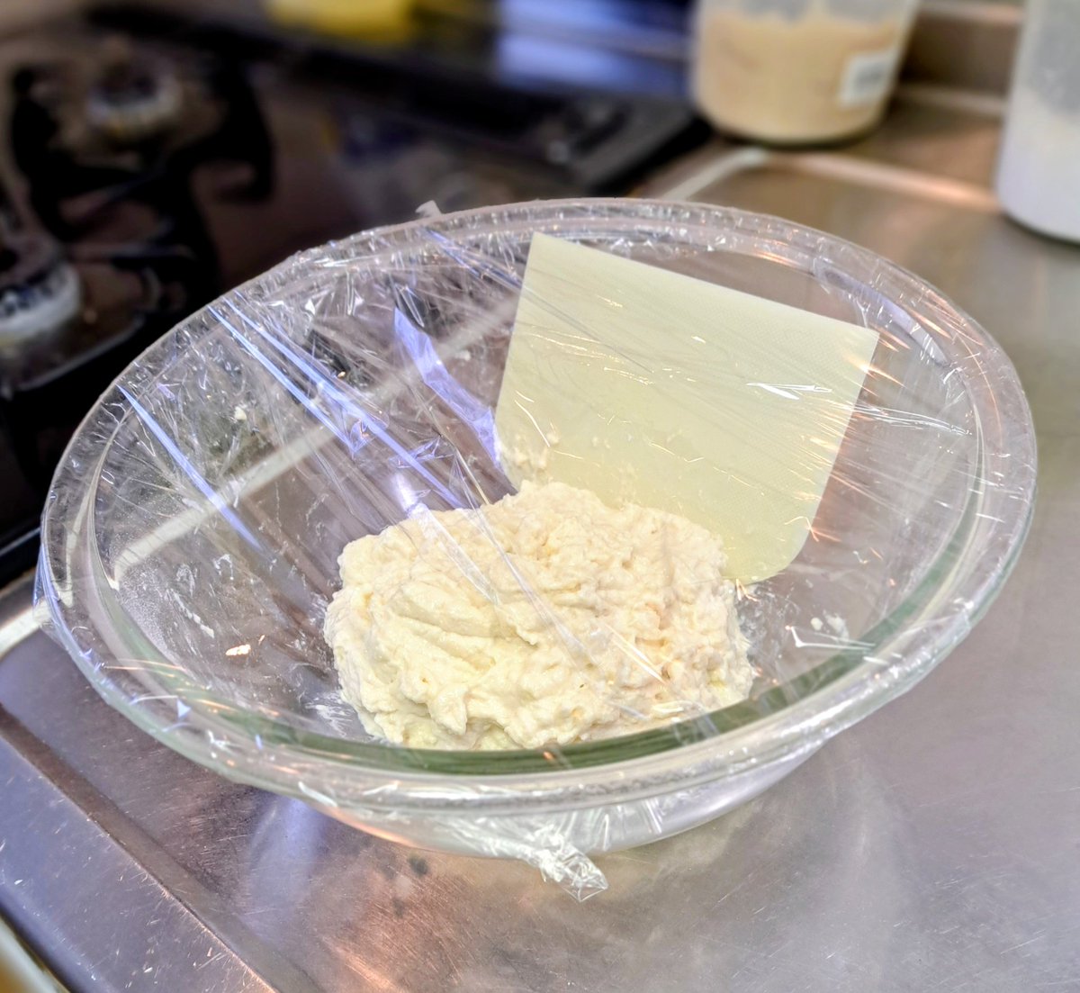 今朝はPizza生地を練りました。晩飯はアンチョビPizzaですね～🤗