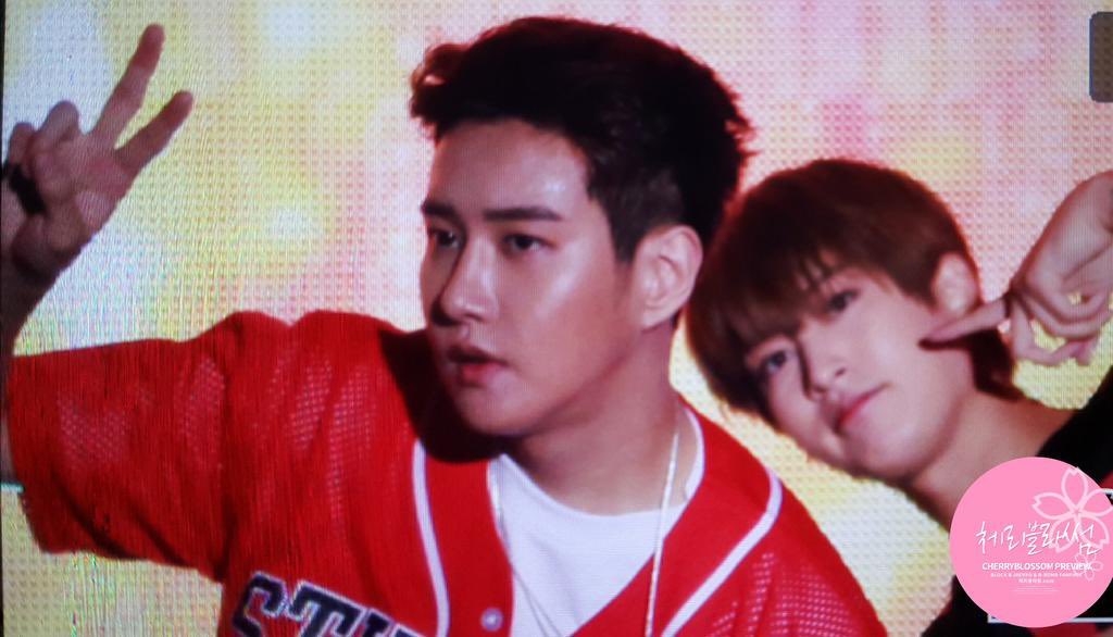 아웃겨 잘생긴 오빠 뒤에 웬 오리하나 있음