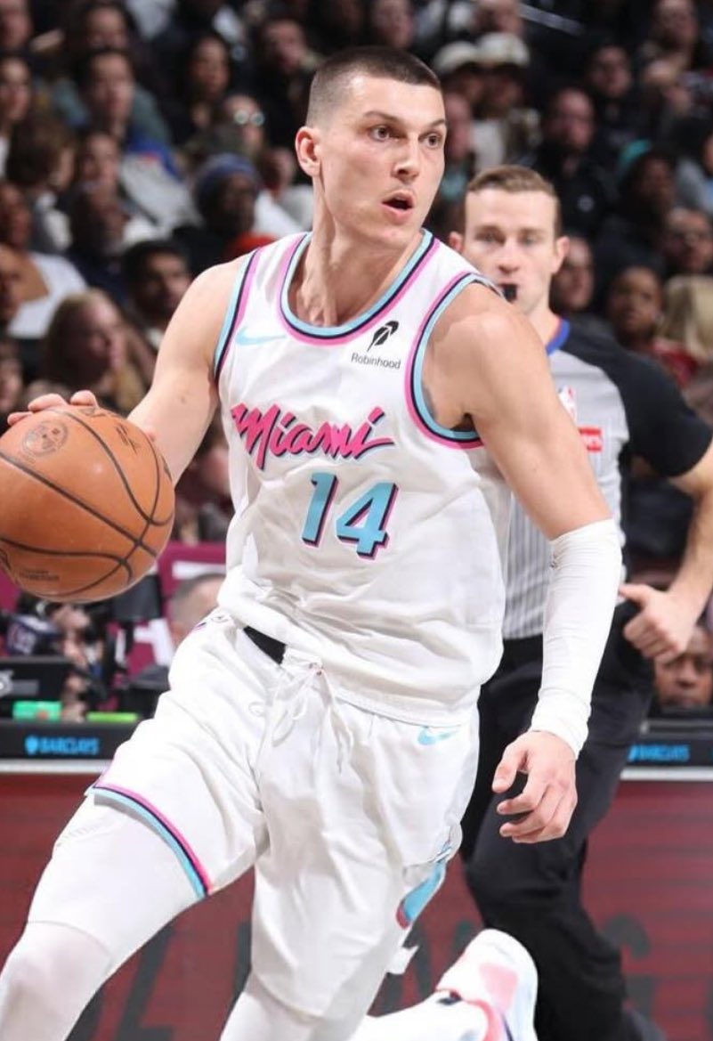 Tyler Herro tonight:

24 Points
4 Rebounds 
3 Assists 
9/14 FGM
2/4 3PM
4/4 FTM

Only 23 minutes — He’s back. 🔥