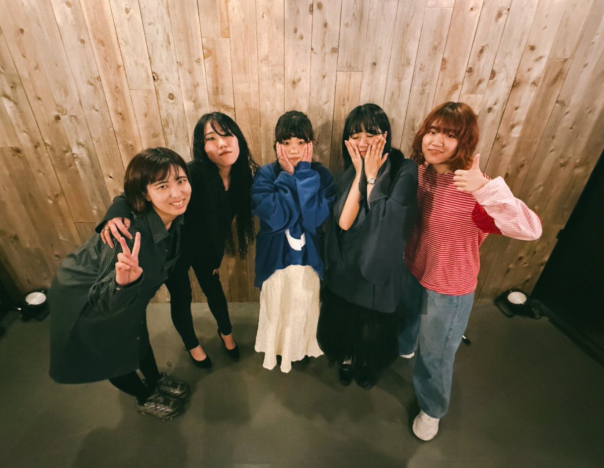 昨夜！代官山NOMAD🌕

センチメンタルセトリでお届けしました
春が待ち遠しい🌷
ミラーボールが可愛くてうれしかったな🪩
ありがとうございました！

1. JOY
2. 少女は卒業しない
3. 消しゴム
4. 春一番
5. シャッター

次は2/27！下北沢DY CUBEにて感性の法則crossです🏃‍♂️