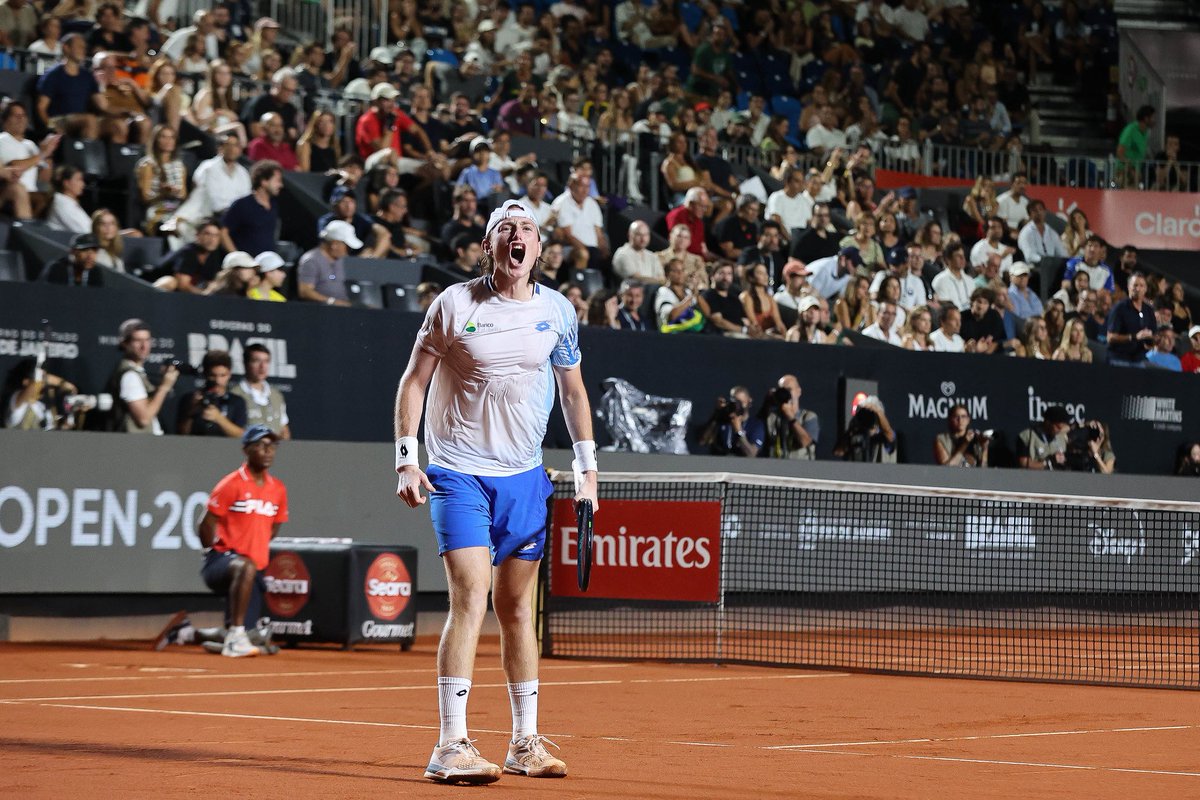 IGNACIO BUSE ES SEMIFINALISTA EN RÍO 

Le ganó a Berrettini en un partido que comenzó hace casi 4 horas. 66 del mundo en vivo.

Una bestia de jugador.