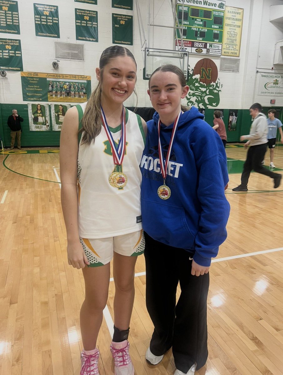 Emily Smith tweet media