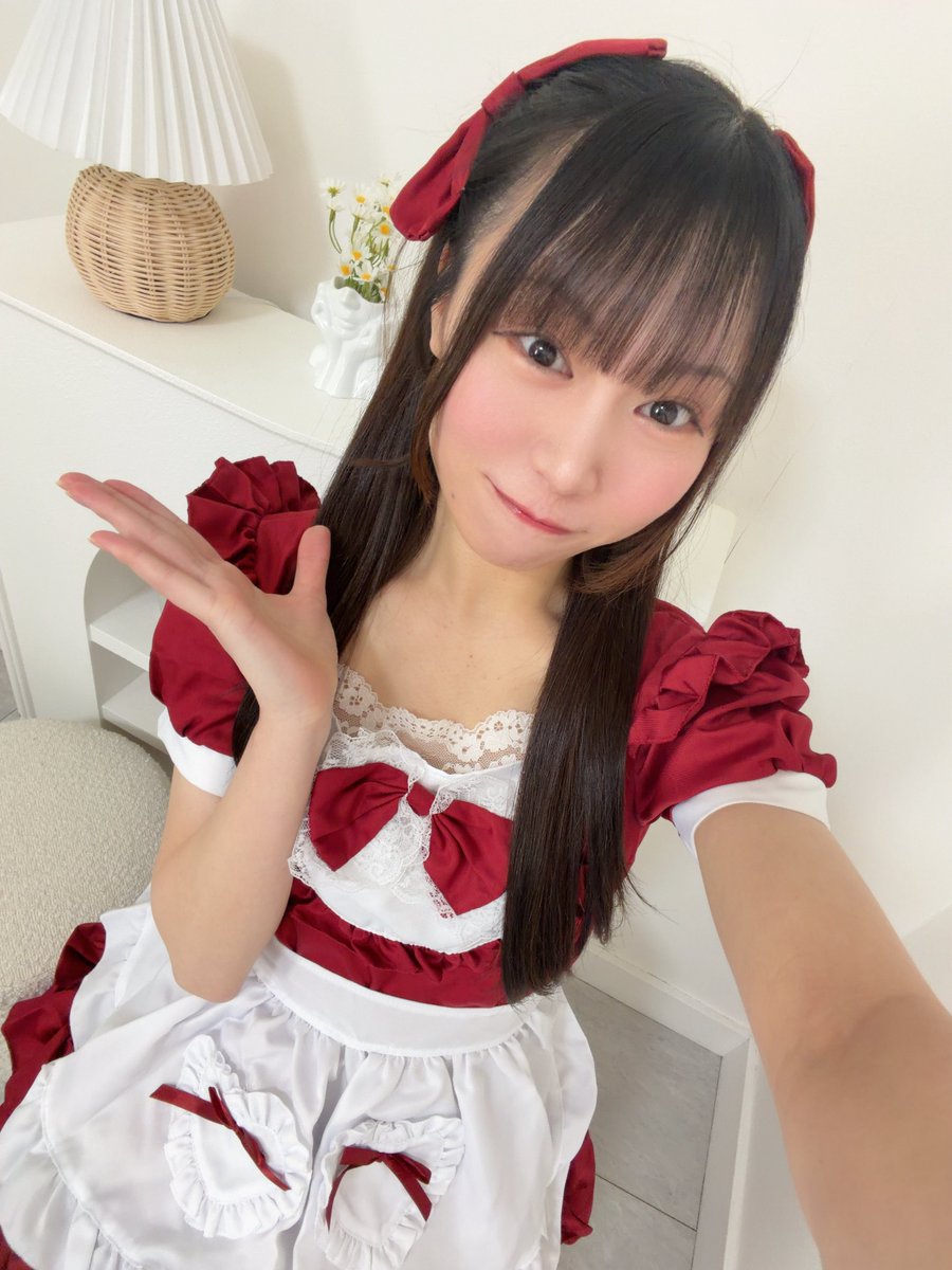 𝐨𝐧𝐥𝐢𝐧𝐞特典会🎀 このあと12:00~！ 見て〜♡メイドさんとっても