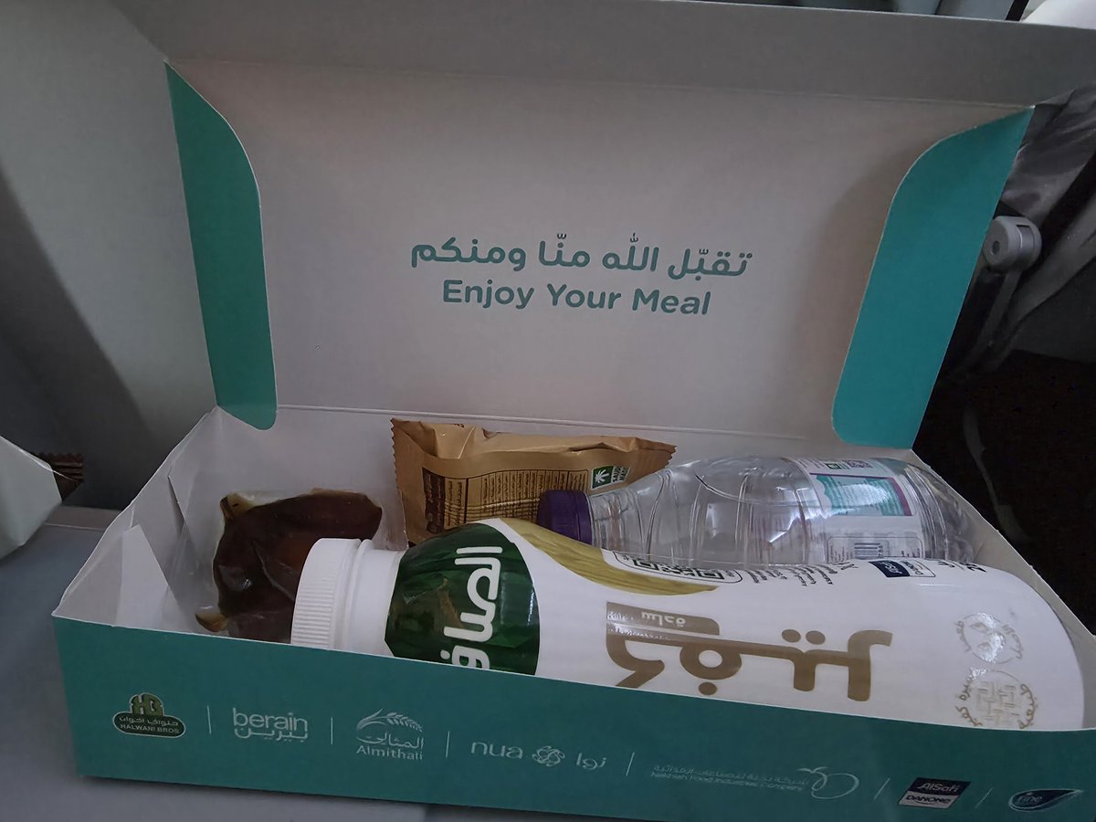 Checkmateopto's tweet photo. تنبي�� إلى @flynas  @flynascare
نأمل مراجعة كراتين الإفطار الموزعة على الرحلات، حيث لوحظ طباعة لفظ الجلالة عليها.
نرجو التحقق واتخاذ اللازم بما يضمن احترام قدسية اللفظ.
@ksagaca @AviationWG @saudia_aviation @SaudiTransport https://t.co/lj2Flmd2GT