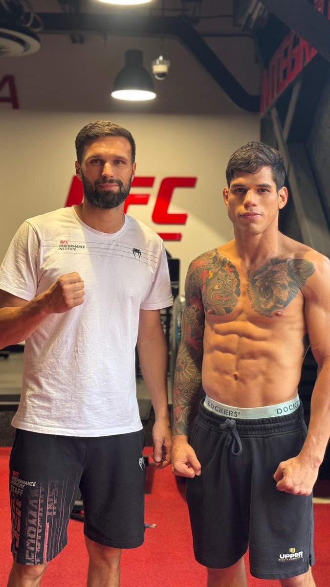 AaronCanarte's tweet photo. Un campamento mas de acondicionamiento físico terminando @andyccaballero @bodycoreafc 💪.
Gracias a mi nutricionista @carlossegovia.mnd por el seguimiento en mi nutrición. 🥗
Estamos listos vamos con todo el viernes 27 de febrero. 🔥🔥 https://t.co/6M2ffmZQ64