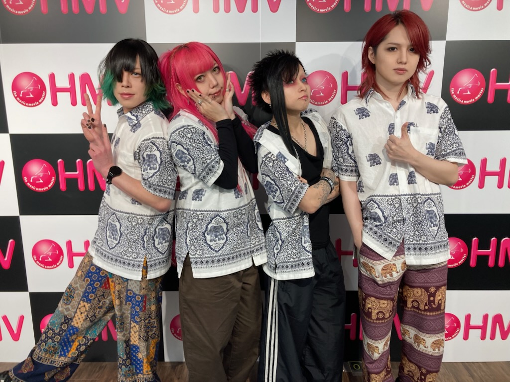HMV_Sapporo's tweet image. 【#BLAZE🔥】
昨日開催✨
1st Album発売記念インストアイベント📀⚡️
終了後にメンバーの皆様より
サインをいただきました✍️🖤　
掲示が遅くなり申し訳ございません🙇

お集まりいただいたお客様、本当にありがとうございました🙌🔥
メンバー一人一人が描かれた素敵なサインを是非ご覧ください🖤
