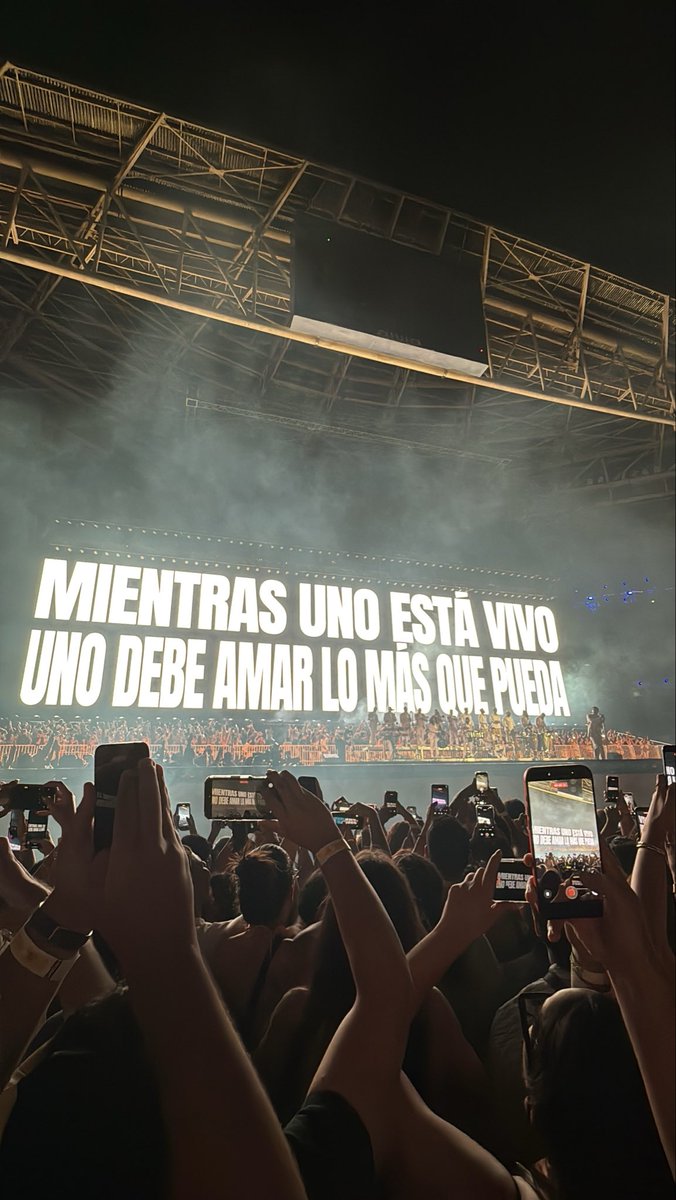 senhoras e senhores… que macho é benito antonio martinez ocasio 

gracias bad bunny 🙏