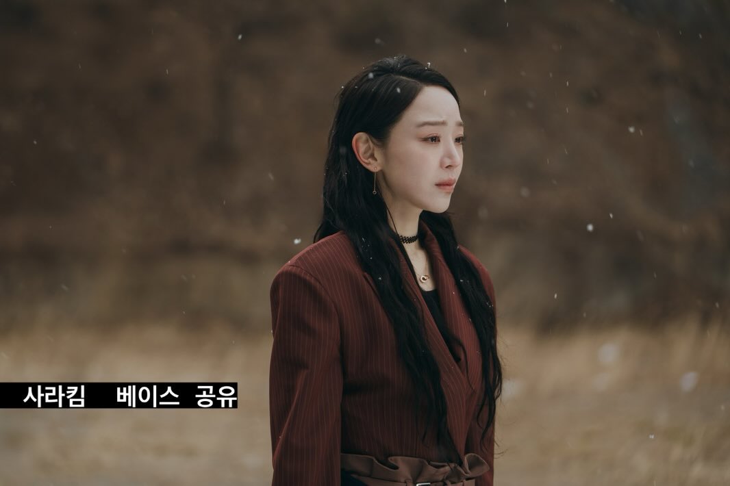 1o9shs's tweet photo. 신혜선 사라킴 베이스 정보 뜸

많이 물어보셔서 사라킴 베이스 공유드립니다. 피부가 원래 하얗고 좋은 배우분이셔서 어떤 제품도 다 잘 어울렸고 다만 캐릭터 간에 피부톤을 차이를 미세하게 두려고했습니다. 그중 사라킴은 확실히 더 화려하고 꾸밈이 많기에 밝고 화사하게 하려했습니다. https://t.co/k9qX6Tuasz