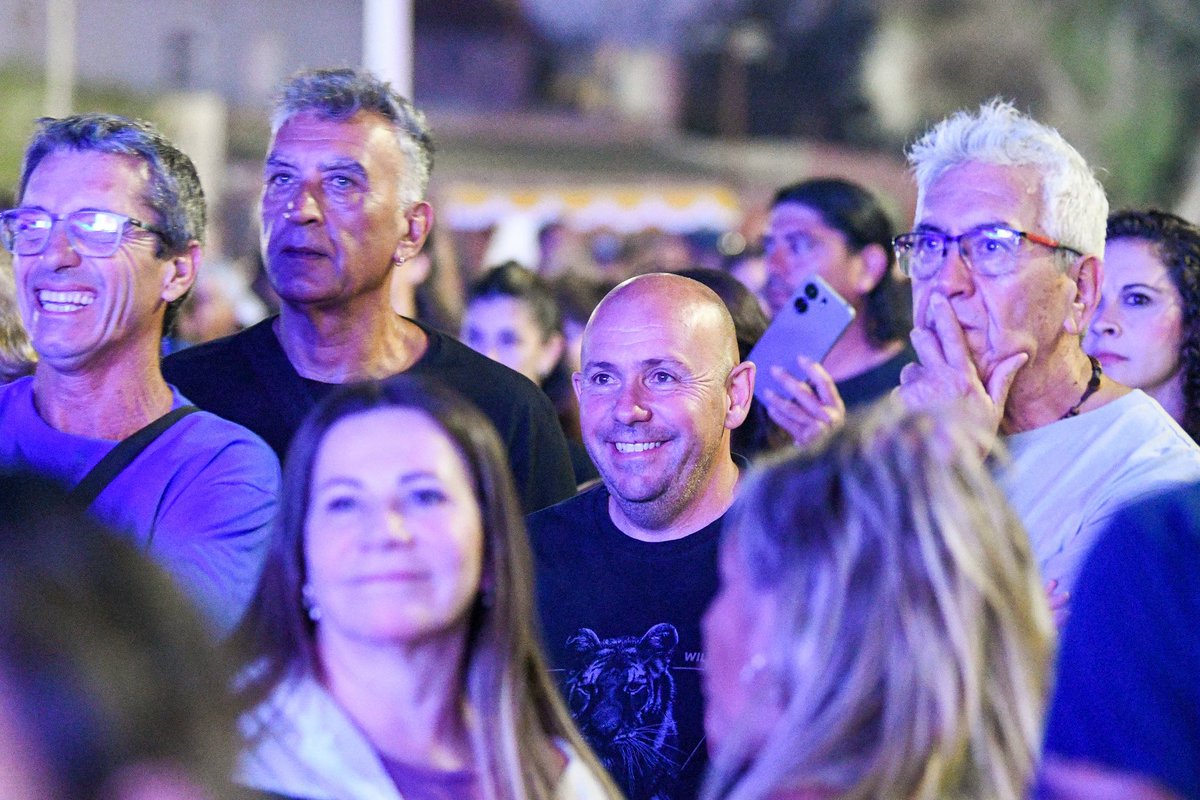 Impresionante marco para vivir una nueva noche de “Disco Bajo las Estrellas”. Excelente actuación de todos los DJ’s, y amigos, que se lucieron arriba del escenario.

Y gracias a los vecinos y a los que se encuentran de visita, por el respeto y el orden en cada evento de los que