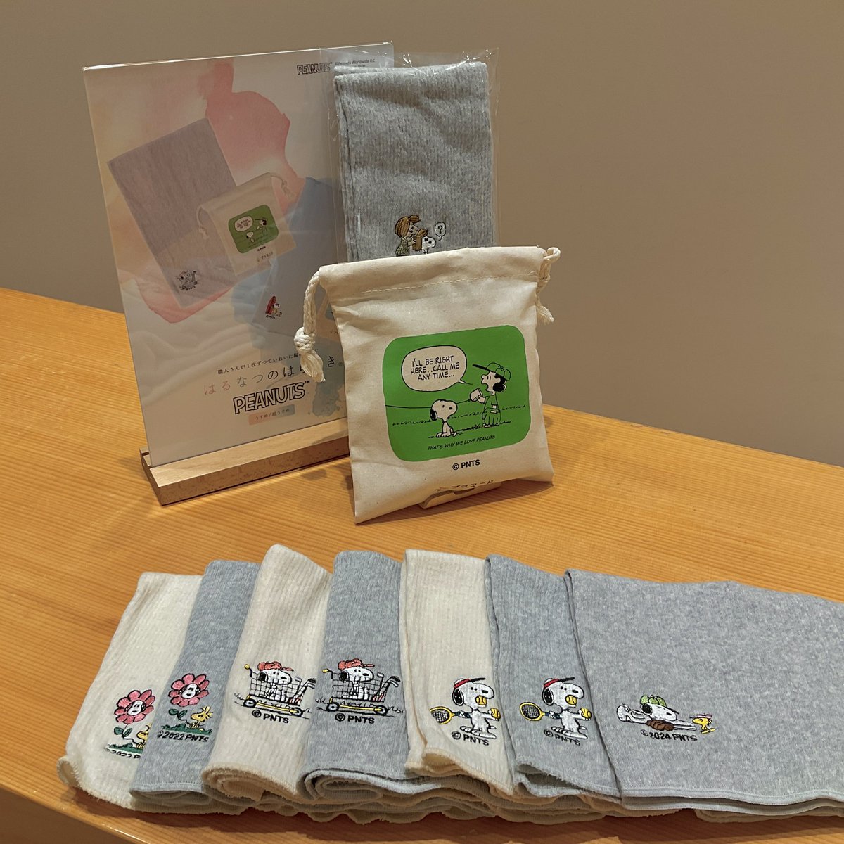 plus2do_'s tweet image. こんにちは♪プラスニド丸の内元気にオープンしました🙌スタッフの伊原です✨春の気配を感じる有楽町🦋季節の変わり目🌱は寒暖差に負けずに過ごしたいですね🫶春のギフトに🎁やさしい温もりが揃っています☺️今日も素敵な一日を〜❣️
 #PEANUTS  #はらまき