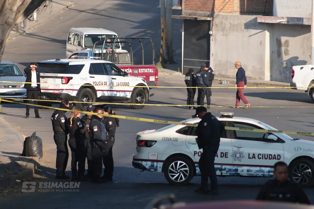 ¿Aún está cuidando a su mascota el gobernador <a href="/armentapuebla_/">Alejandro Armenta</a> ? 

Sigue la violencia en Puebla, asesinan a mujer en la colonia 2 de Abril

El ataque armado ocurrió en la calle 5 Febrero y 15 Oriente, durante la mañana de este viernes 20 de febrero
La violencia no cesa en Puebla